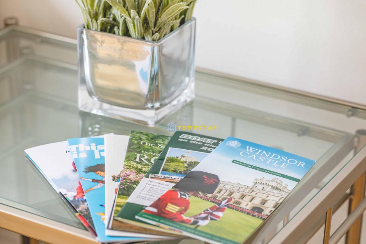 Perfect Spot In Central Windsor & Free Parking! Bagian luar foto