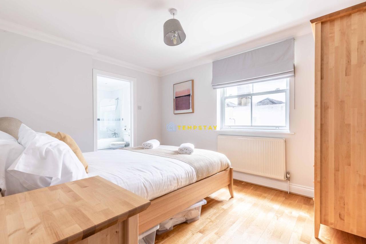 Perfect Spot In Central Windsor & Free Parking! Bagian luar foto